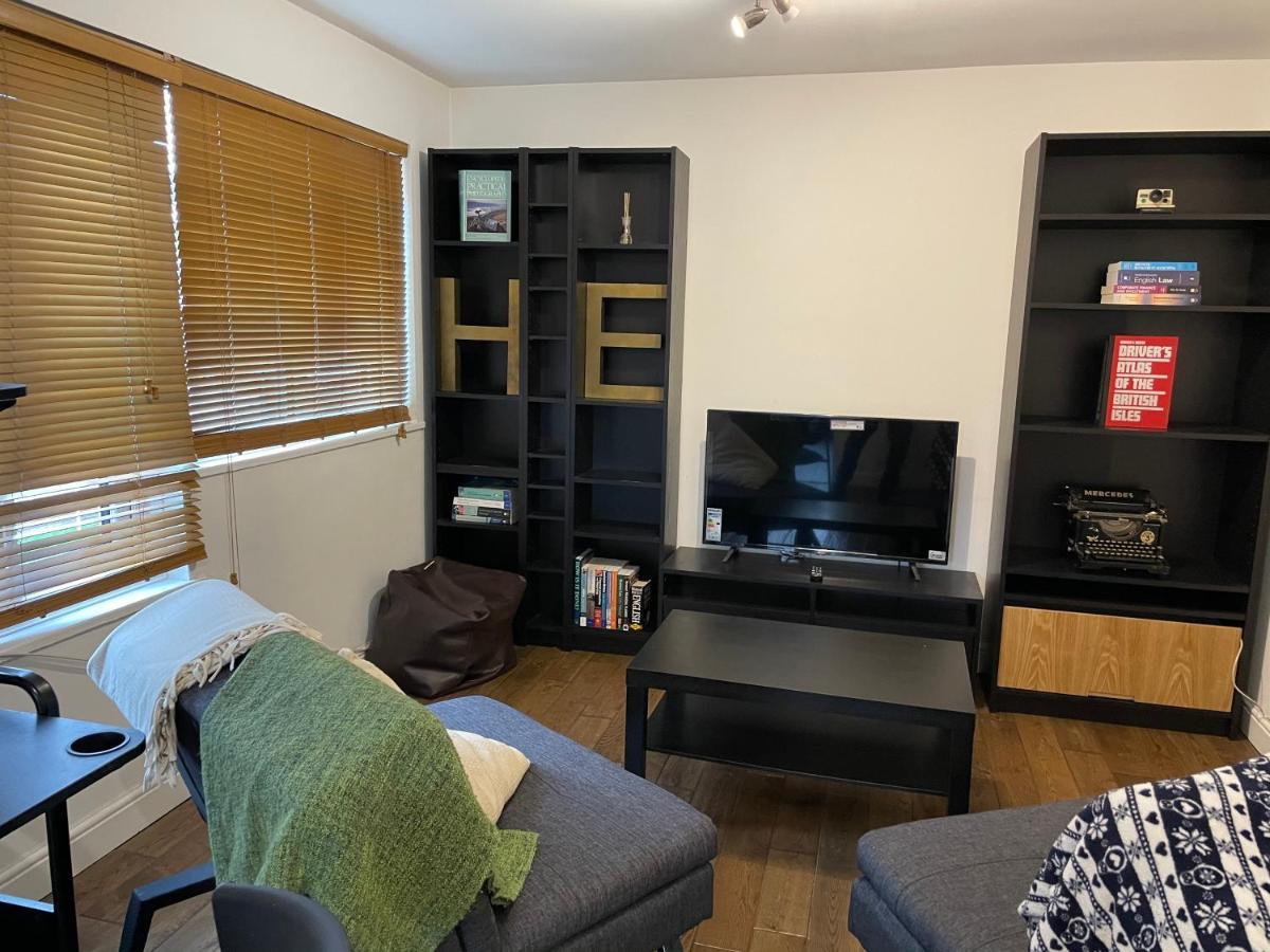 Beautiful Apartment Right Off Of Broadway Market London Exterior photo